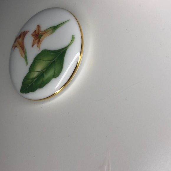 ‼️SALE‼️ NWOT Tiffany and Co. glass jewelry holder - Picture 6 of 7